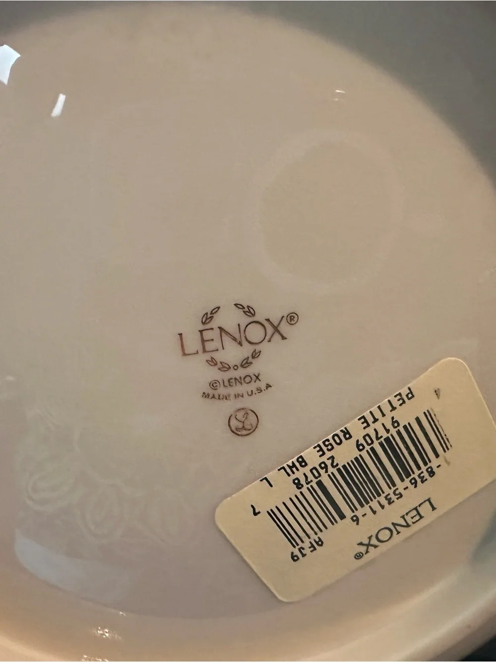 Lenox Fruit/vegetable Bowl Petite Rose with 24 Carat Gold Rim 8 inches across